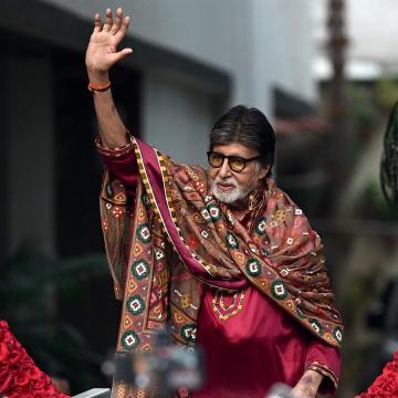 Amitabh Bachchan Advised Strict Rest and Apologises to Fans