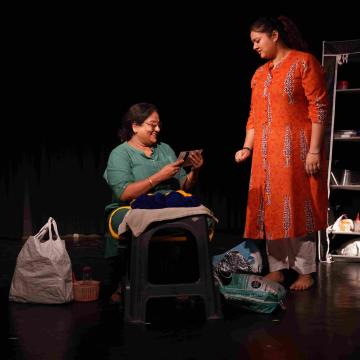 Suno Na Yaar: Exploring Relationship Complexities in Theatre