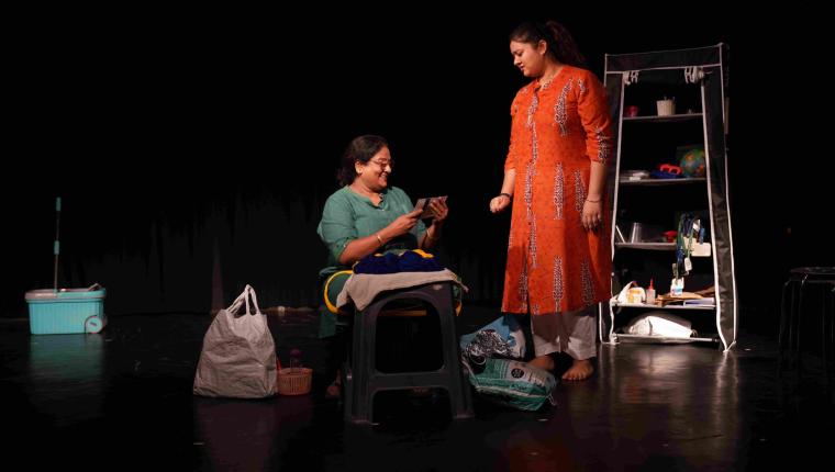 Suno Na Yaar: Exploring Relationship Complexities in Theatre