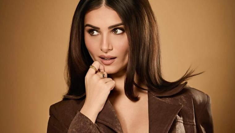 Tara Sutaria Discusses Etiquette and Good Manners on Fashionably Pernia
