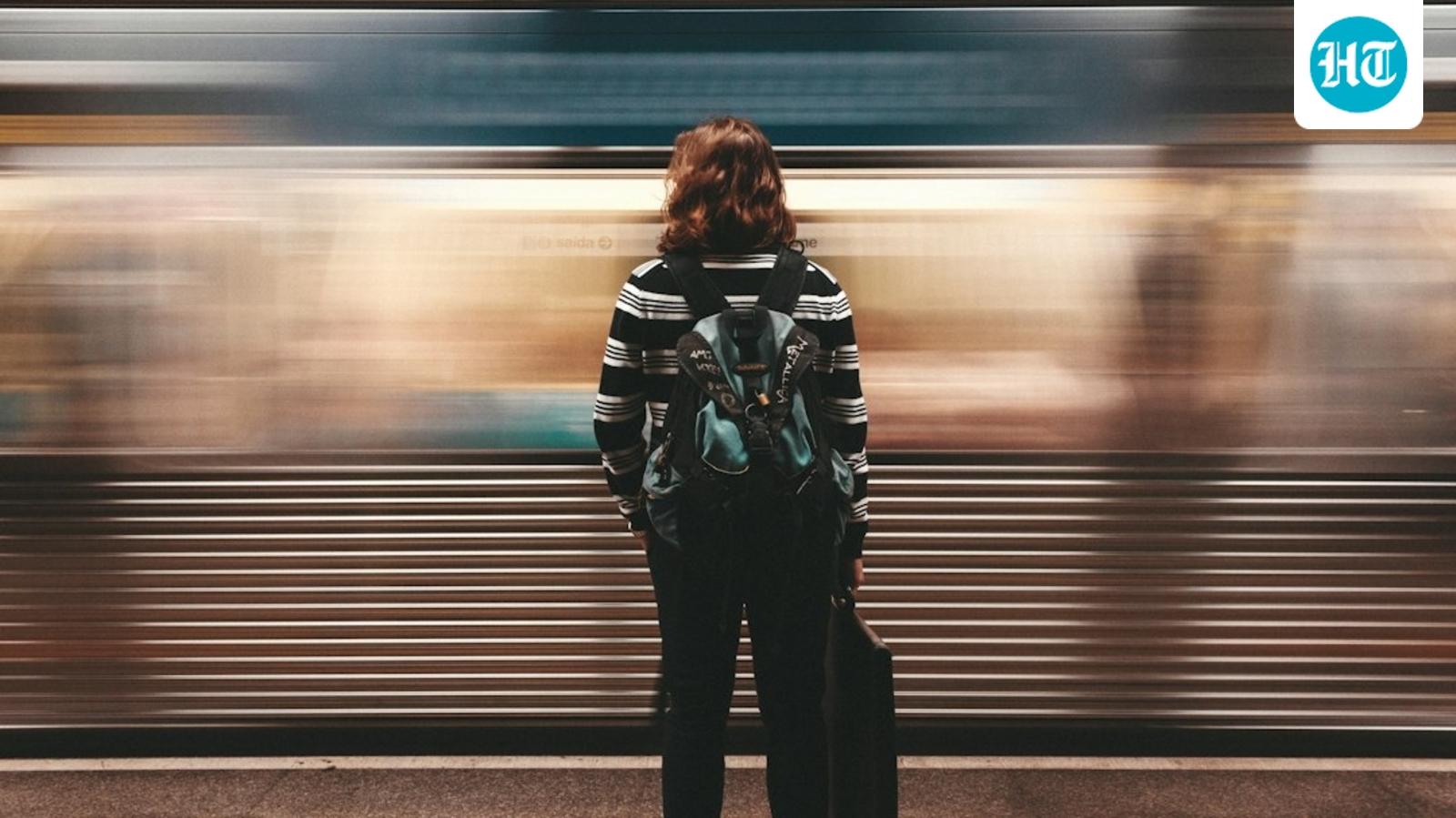 China's Unemployed Fake Work Routines and Commutes to Hide Joblessness