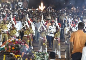 Nana Patekar Cremated With State Honours in Pune