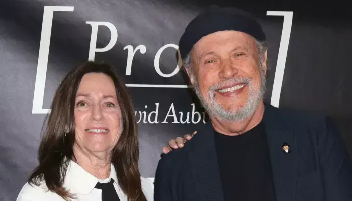 Billy Crystal Opens Up About Family Support Following a Difficult Year