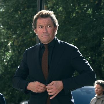 Dominic West Compares Kumbh Mela and Glastonbury Experiences