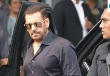 Salman Khan Steps Out with Armed Security at Mumbai Airport