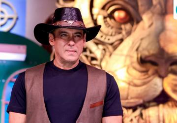 Salman Khan Claims Some Actresses Pay Paparazzi for Inappropriate Photos