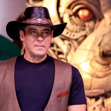 Salman Khan Claims Some Actresses Pay Paparazzi for Inappropriate Photos