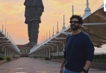 Kartik Aaryan Arrives in Gujarat for the National Film Awards 2026