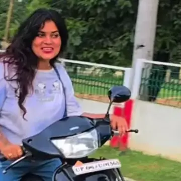 Madhya Pradesh Influencer Nidhi Tiwari Passes Away at 30