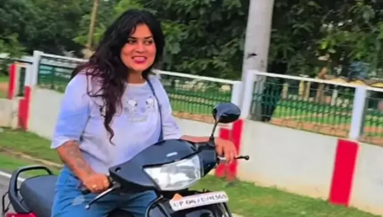Madhya Pradesh Influencer Nidhi Tiwari Passes Away at 30