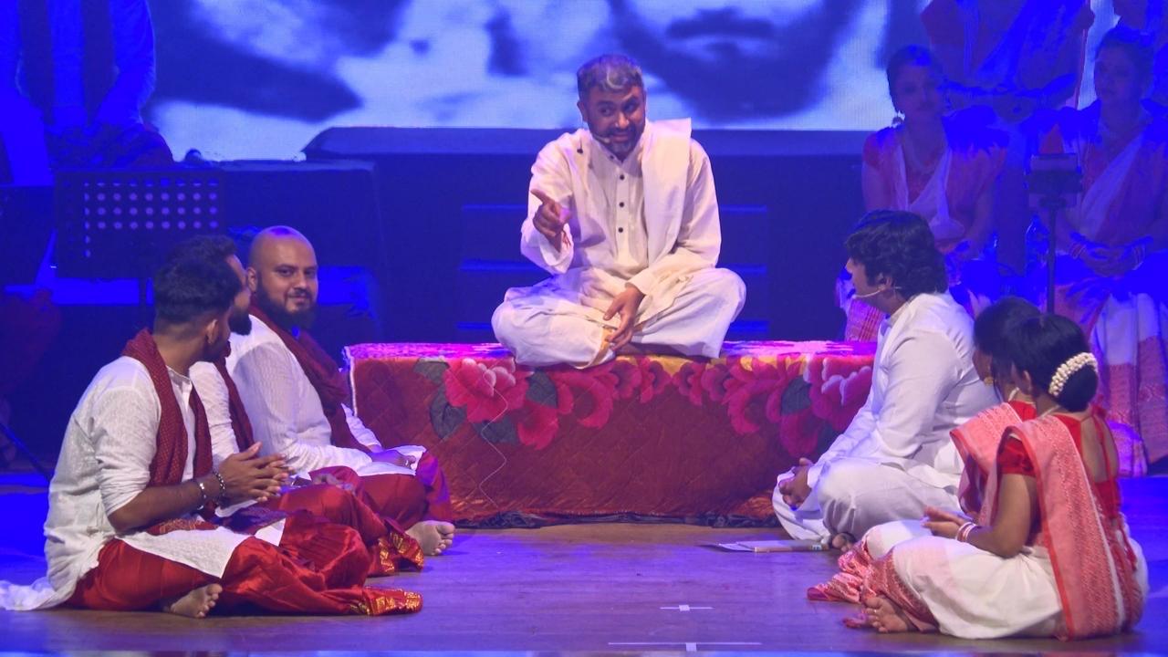 Yelu Melelu… Hādu Chāgiya Hādu: A Theatrical Exploration of Swami Vivekananda