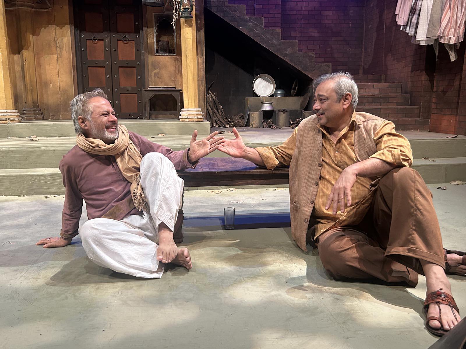Hind 1957: A Family Drama Exploring Dreams, History, and Prejudice