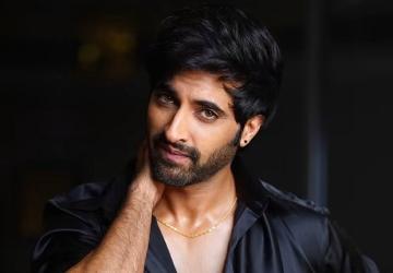 Akshay Oberoi Starts Jaipur Filming for Aashram Season 4