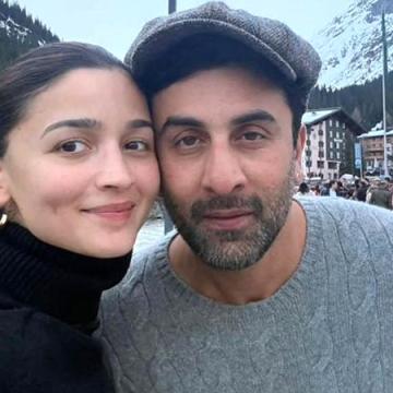 Alia Bhatt and Vicky Kaushal React to Ranbir Kapoor's First Look in Love & War