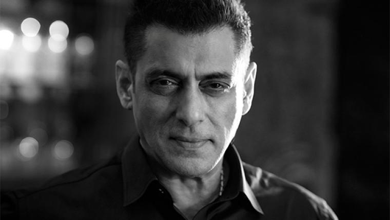 Salman Khan Recalls Unexplained Experiences in His Galaxy Apartments Bedroom on Koffee With Karan 9